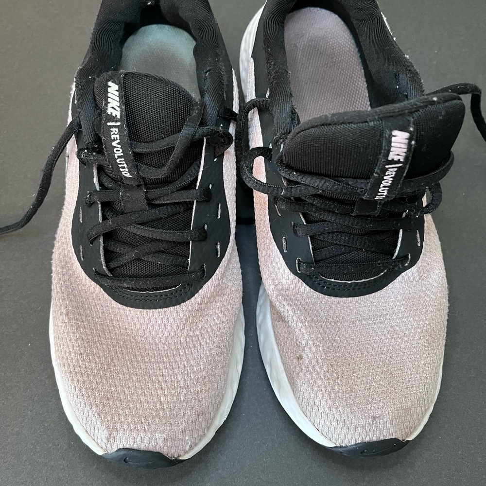 Nike Black and Gray Athletic Shoes with Modern Design